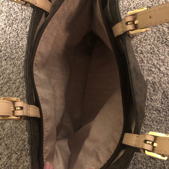 Micheal Kors Purse and Wallet - Picture 7 of 7